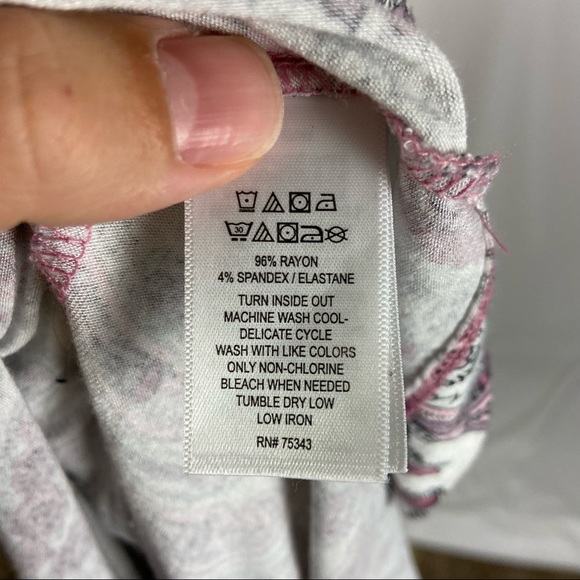 Tahari White Pink Patterned 3/4 Sleeve Blouse - Picture 5 of 6